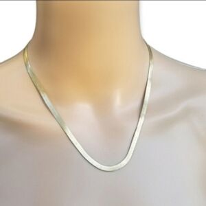 VINTAGE AMERICAN SHOWCASE GOLDTONE FLAT HERRINGBONE CHAIN NECKLACE